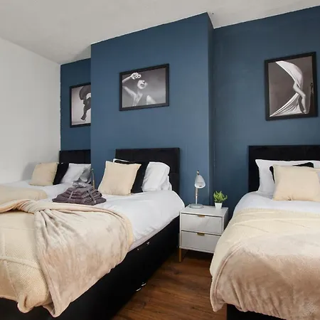 Stylish Large Duplex In Leeds - Sleeps 9