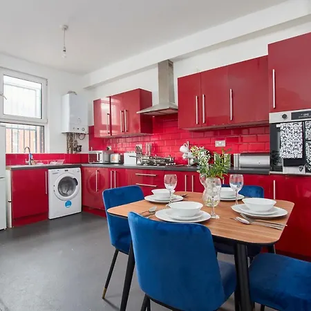 Stylish Large Duplex In Leeds - Sleeps 9 Leeds (West Yorkshire)