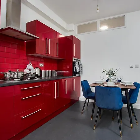 Stylish Large Duplex In Leeds - Sleeps 9 Apartment *