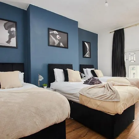 Stylish Large Duplex In Leeds - Sleeps 9 Apartment