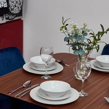Stylish Large Duplex In Leeds - Sleeps 9 Apartment