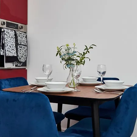 Apartment Stylish Large Duplex In Leeds - Sleeps 9
