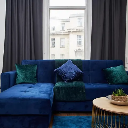 Stylish Large Duplex In Leeds - Sleeps 9 Leeds (West Yorkshire)