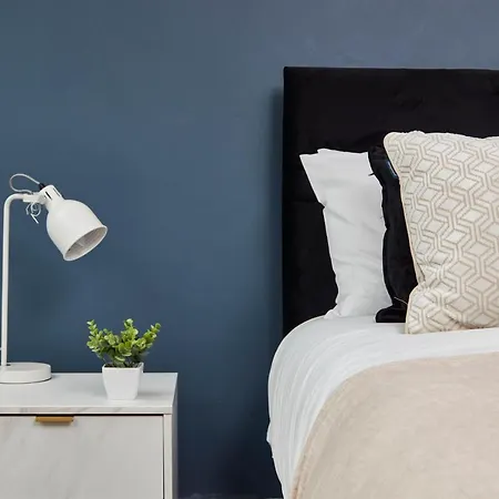 Stylish Large Duplex In Leeds - Sleeps 9