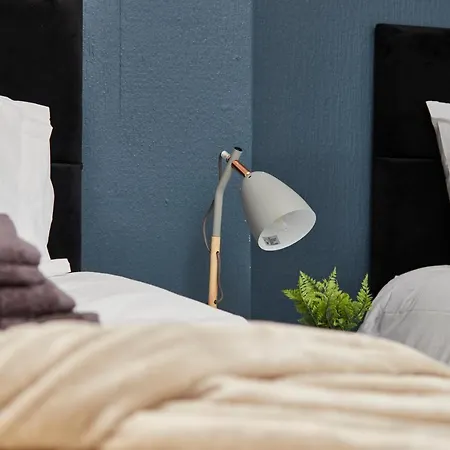 Apartment Stylish Large Duplex In Leeds - Sleeps 9