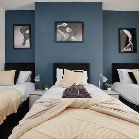 Apartment Stylish Large Duplex In Leeds - Sleeps 9 *
